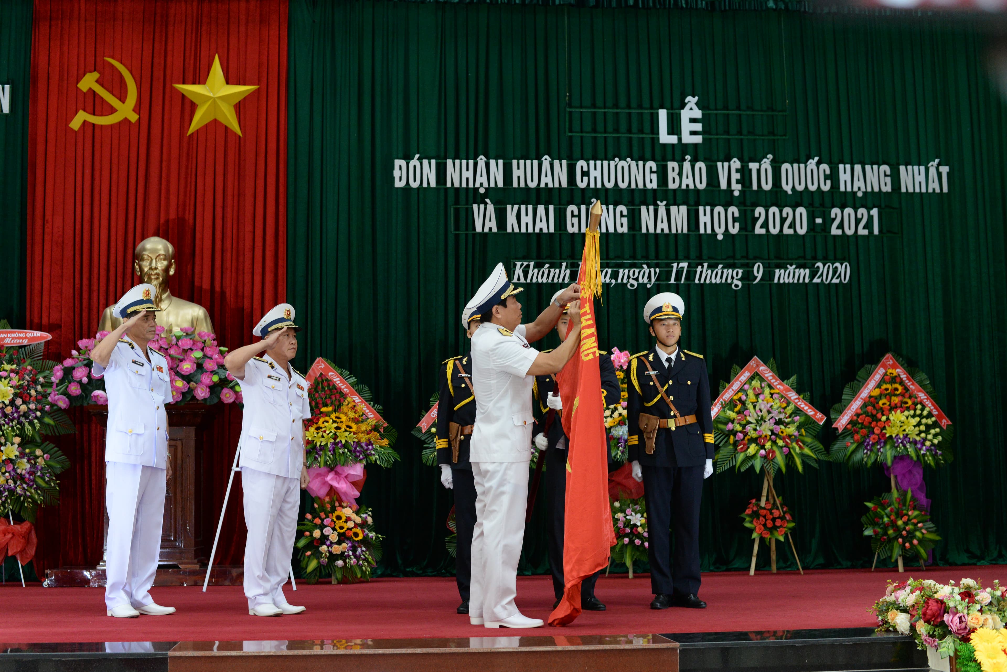 Học viện Hải quân đón nhận Huân chương Bảo vệ Tổ quốc hạng Nhất