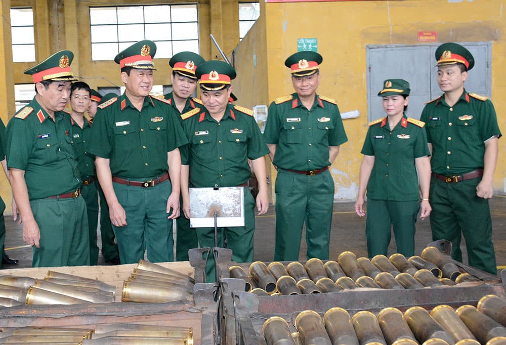 Thượng tướng Bế Xuân Trường kiểm tra và làm việc tại Nhà máy Z183