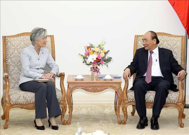 Thủ tướng Nguyễn Xuân Phúc tiếp Bộ trưởng Ngoại giao Hàn Quốc và Giám đốc Quốc gia ADB tại Việt Nam