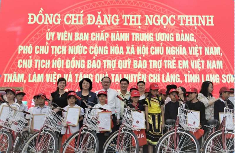 AIA Việt Nam với chuỗi hoạt động ý nghĩa mùa khai trường