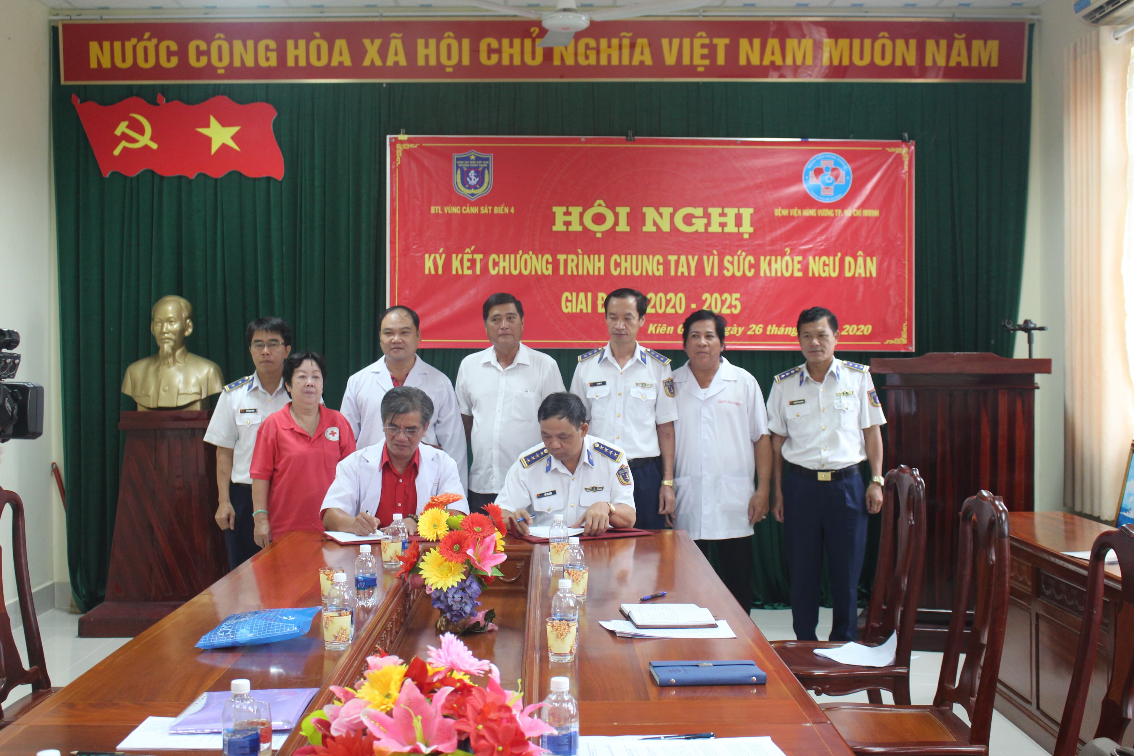 Ký kết chương trình phối hợp "Chung tay vì sức khỏe ngư dân"