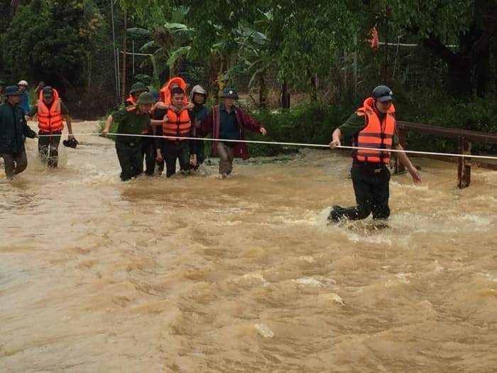 Mưa lớn tại Phú Thọ khiến 2 người thiệt mạng và 7 người bị thương
