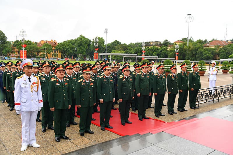 Đoàn đại biểu Đại hội Đảng bộ Quân đội nhiệm kỳ 2020-2025 vào Lăng viếng Chủ tịch Hồ Chí Minh