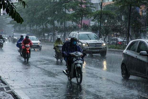 Các khu vực trên cả nước có mưa rào và dông