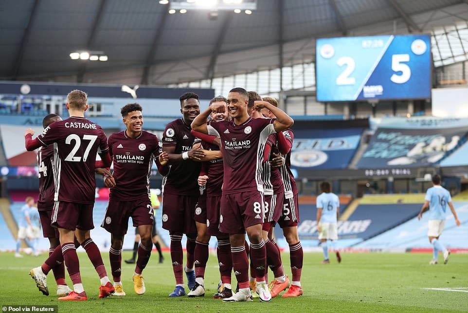 Chịu 3 quả phạt đền, Man City thua đậm trên sân nhà