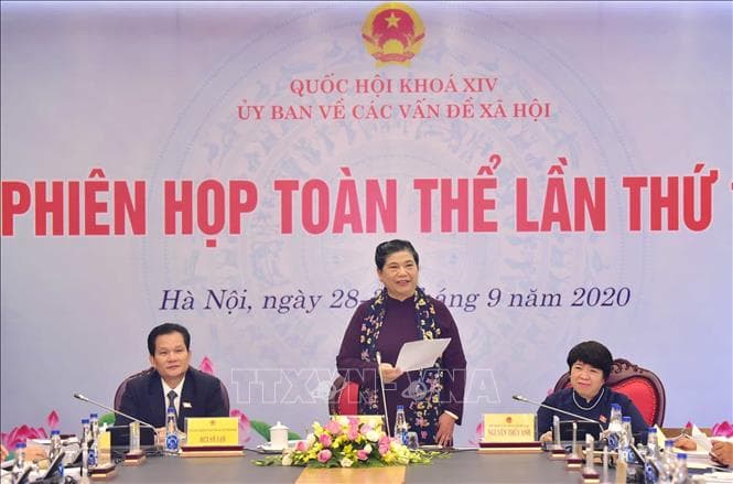 Ủy ban Về các vấn đề xã hội tiến hành Phiên họp toàn thể thứ 18