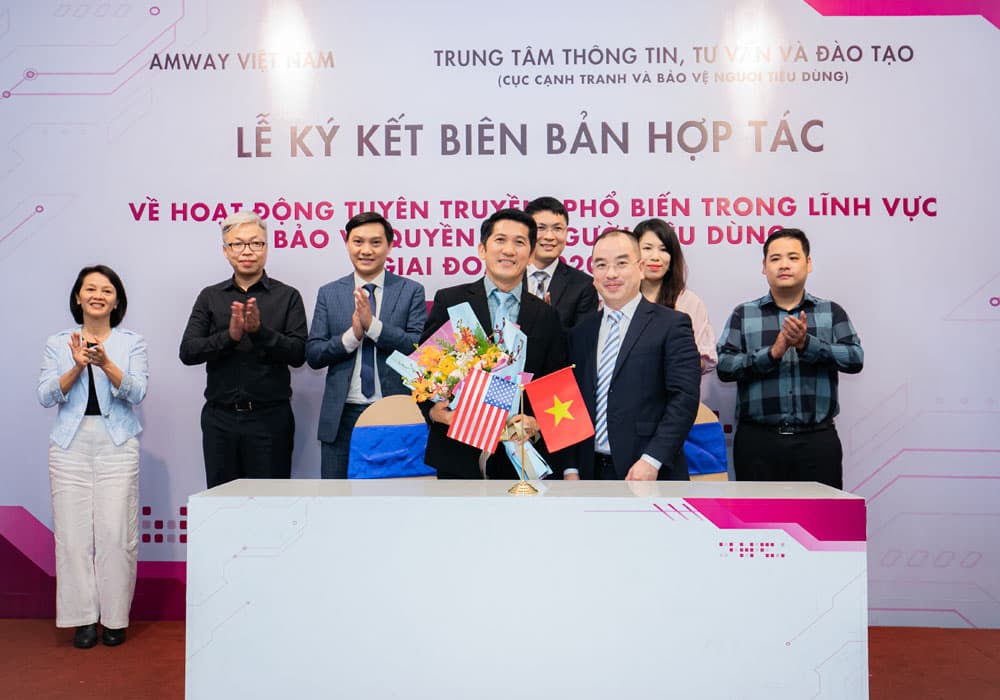 Hợp tác tuyên truyền, phổ biến bảo vệ quyền lợi người tiêu dùng