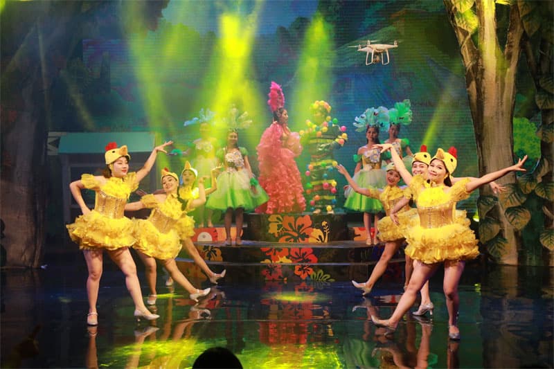 Vui rước đèn đón trăng trong đêm gala Trung thu