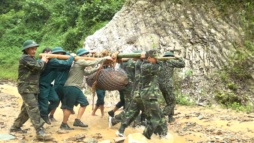Hủy nổ thành công 2 quả bom phát hiện trên quốc lộ 6
