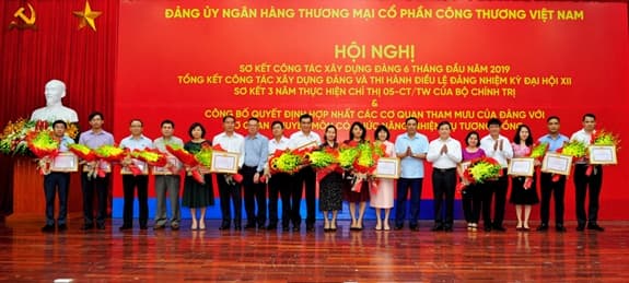 VietinBank coi trọng công tác xây dựng, chỉnh đốn Đảng, khẳng định và phát huy tốt vai trò lãnh đạo của Đảng trong doanh nghiệp