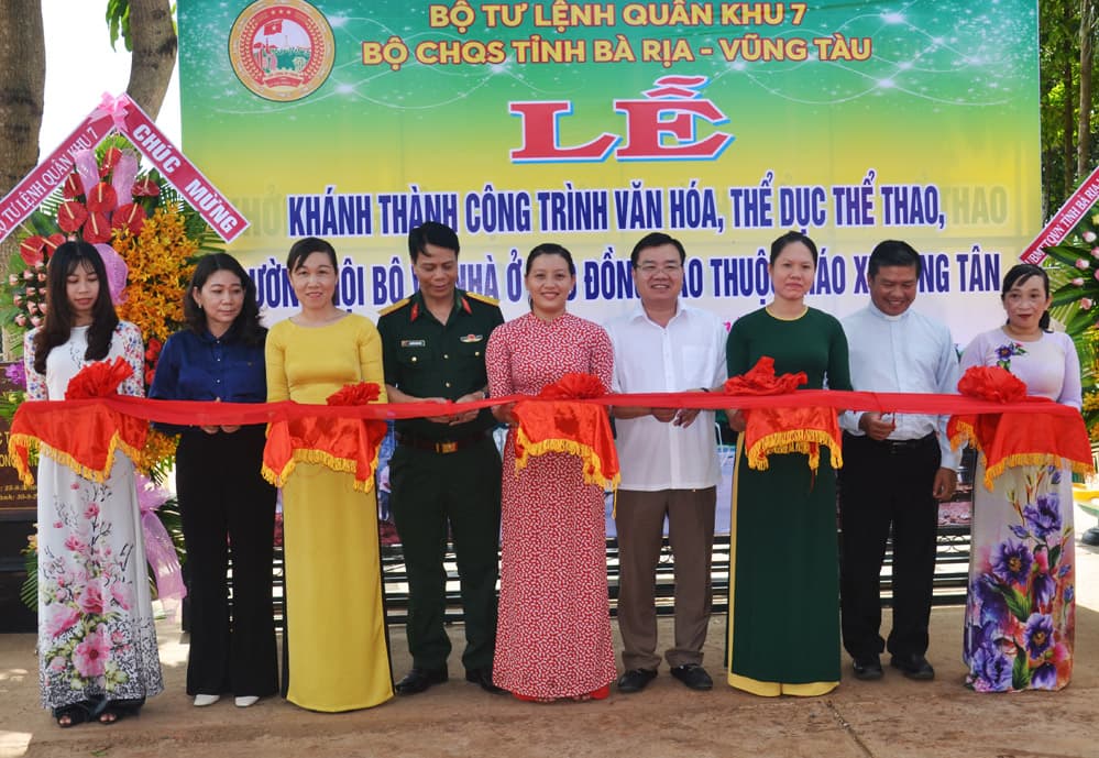 Gắn kết với đồng bào tôn giáo