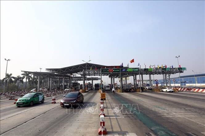 Thủ tướng Chính phủ chỉ thị đẩy nhanh tiến độ triển khai thu phí đường bộ theo hình thức điện tử không dừng