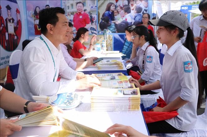 Hỗ trợ hướng nghiệp qua ứng dụng trên điện thoại thông minh