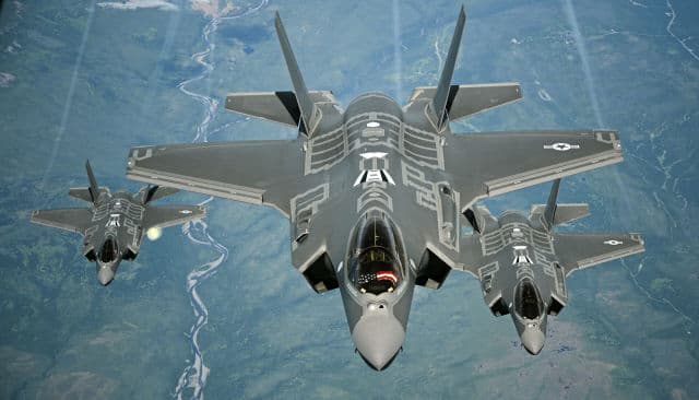 Phải chăng “Tia chớp” F-35 là máy bay chiến đấu chưa hoàn thiện?
