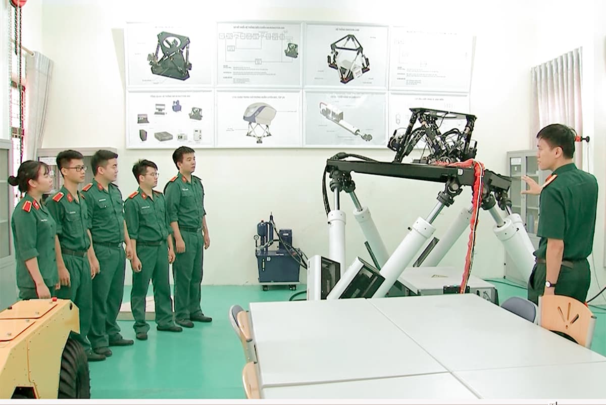 Phát huy vai trò quản lý, chỉ đạo và điều hành công tác nhà trường quân đội