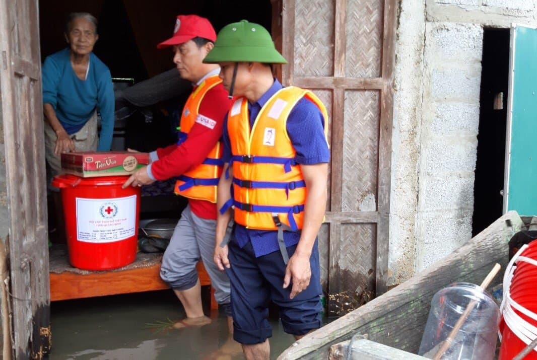 Hỗ trợ  khẩn cấp cho người dân vùng lũ Quảng Bình