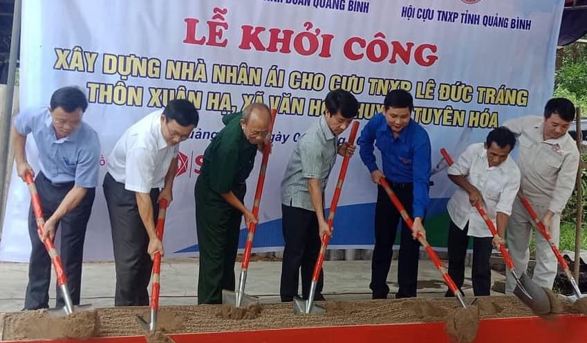 Xây nhà tặng gia đình cựu thanh niên xung phong có con bị tâm thần