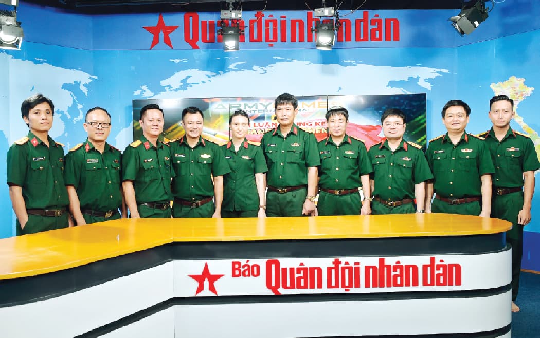 Tờ báo chính trị hàng đầu trên xa lộ thông tin toàn cầu
