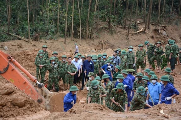 Infographic: Chân dung 13 liệt sĩ hy sinh khi làm nhiệm vụ cứu nạn ở thủy điện Rào Trăng 3