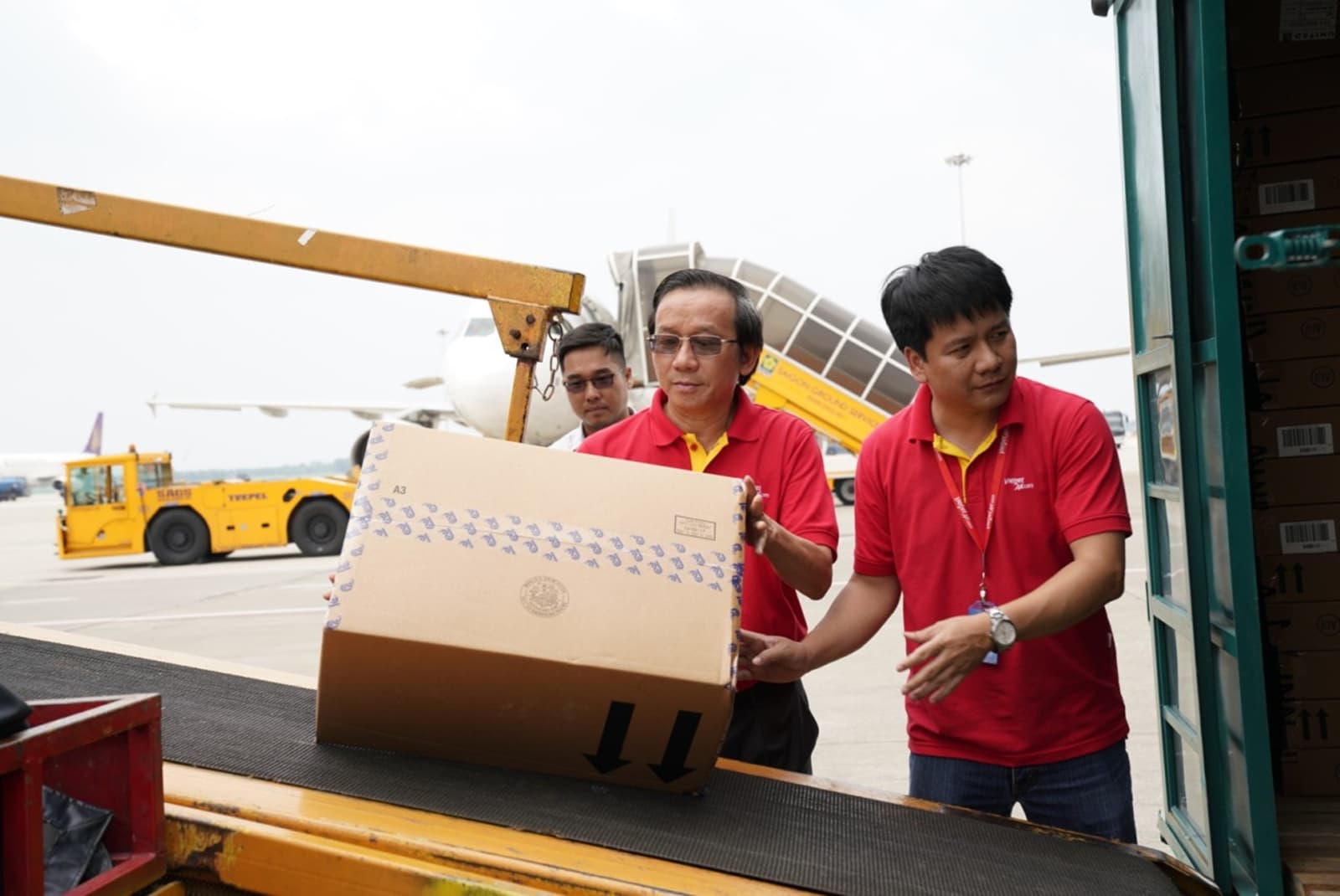 Vietjet miễn phí vận chuyển hàng hóa cứu trợ tới vùng lũ miền Trung
