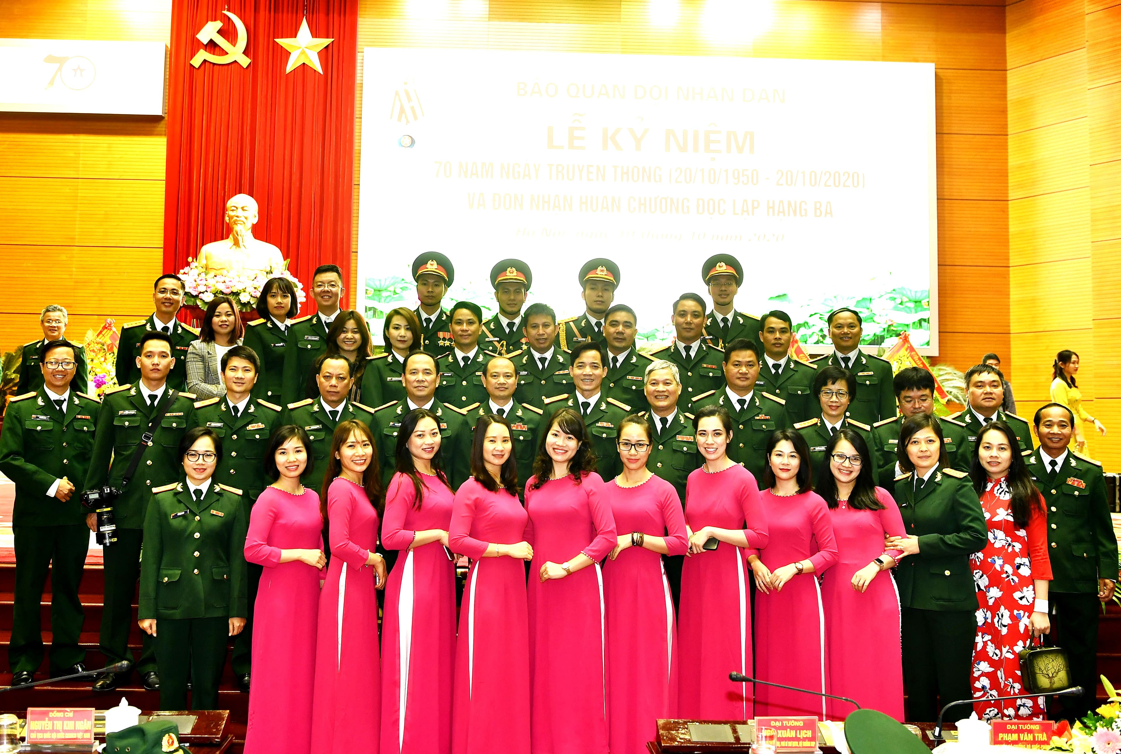 Bảy mươi năm lắng biết bao nghĩa tình