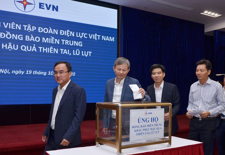 EVN chung tay ủng hộ đồng bào miền Trung