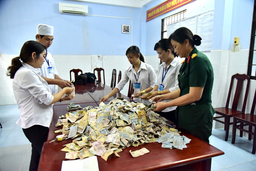 Thùng từ thiện vì bệnh nhân nghèo