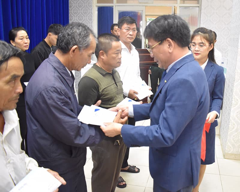 Ngân hàng Thương mại Cổ phần Quân đội (MB) chi trả và hỗ trợ gần 1,4 tỷ đồng cho gia đình các liệt sĩ tại Đoàn KTQP 337