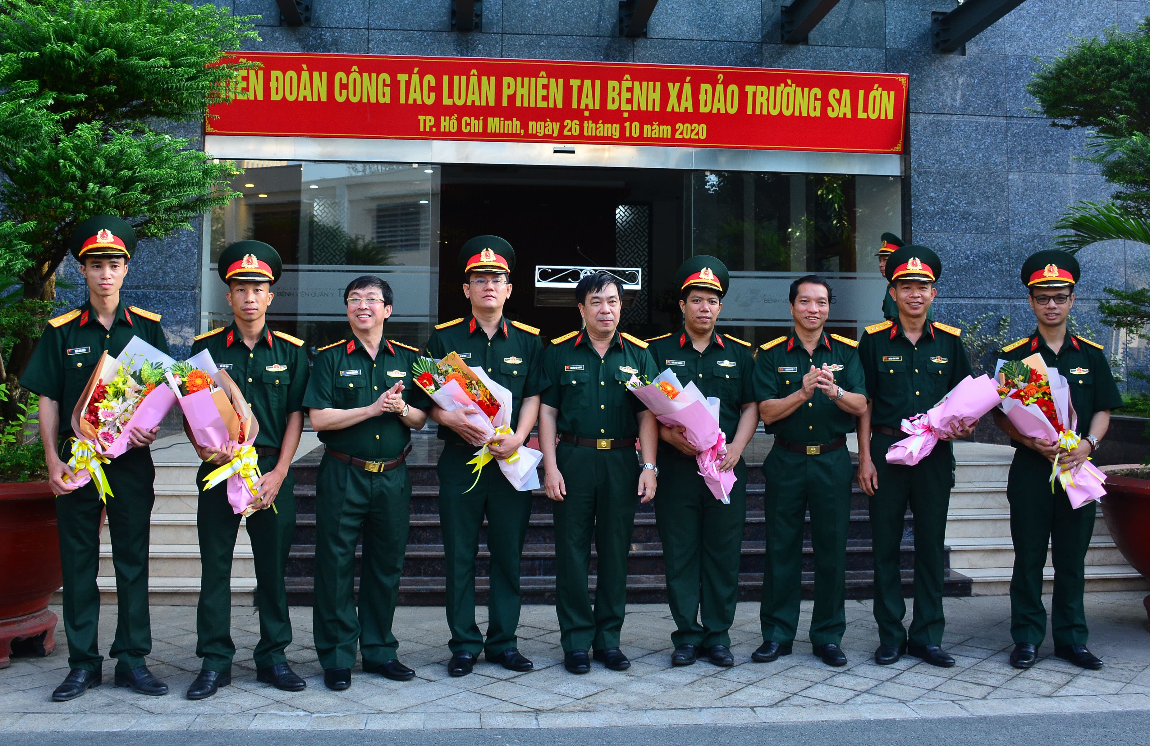Đoàn công tác y bác sĩ Bệnh viện Quân y 175 lên đường thực hiện nhiệm vụ tại huyện đảo Trường Sa