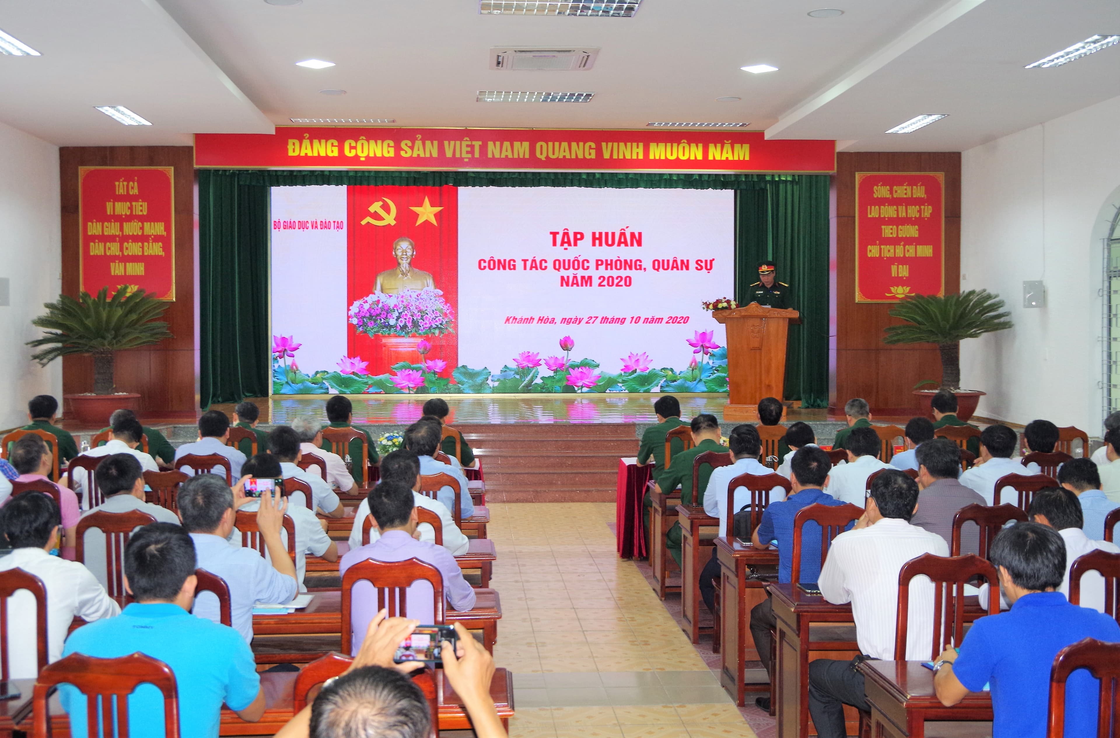Tổ chức tập huấn công tác quốc phòng, quân sự, lực lượng tự vệ năm 2020