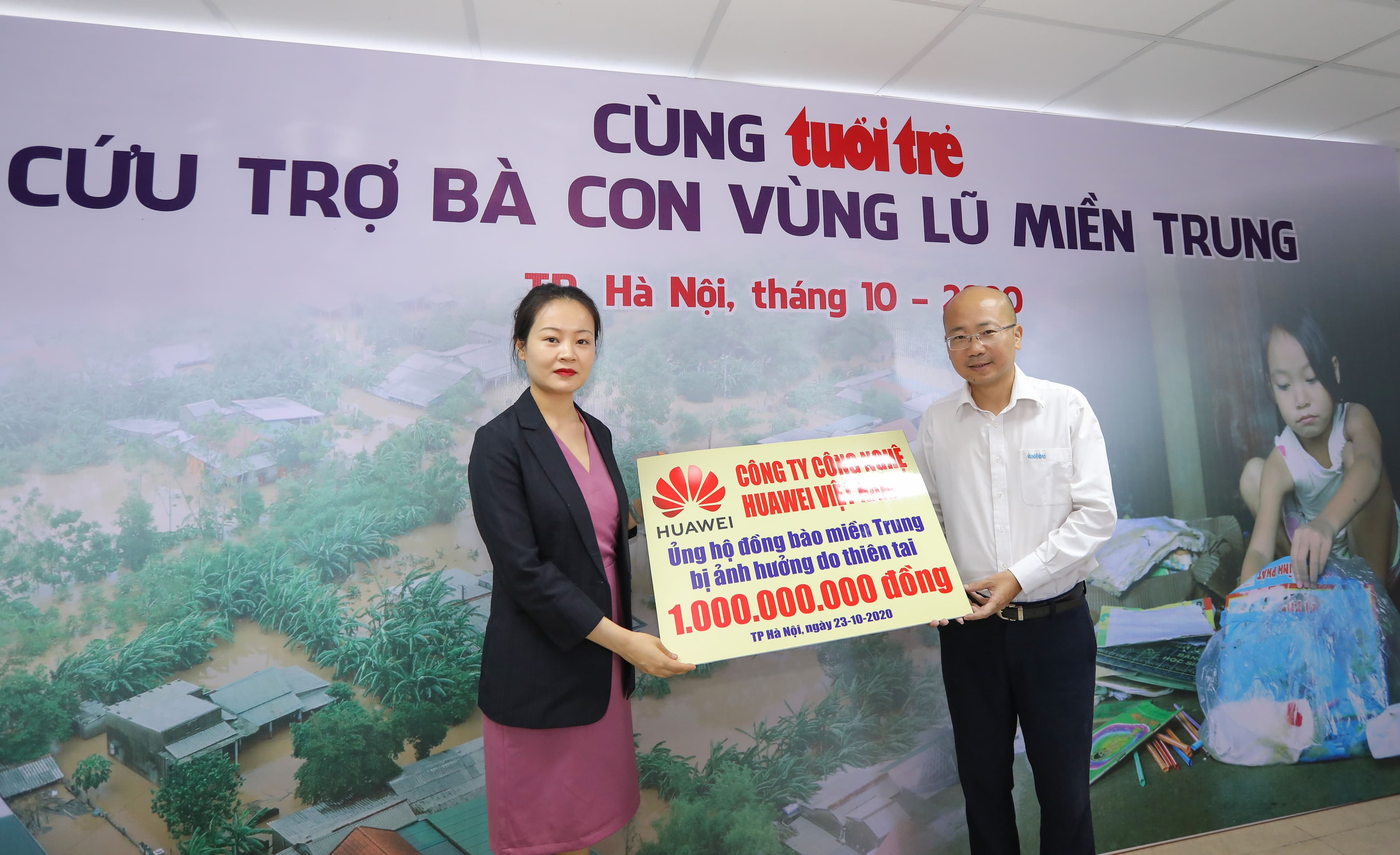 Chung tay ủng hộ đồng bào miền Trung 1 tỷ đồng