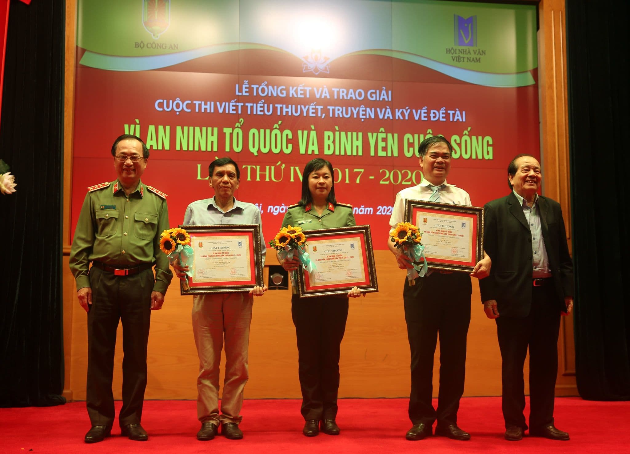 Trao giải cuộc thi sáng tác tiểu thuyết, truyện và ký “Vì an ninh Tổ quốc và bình yên cuộc sống”