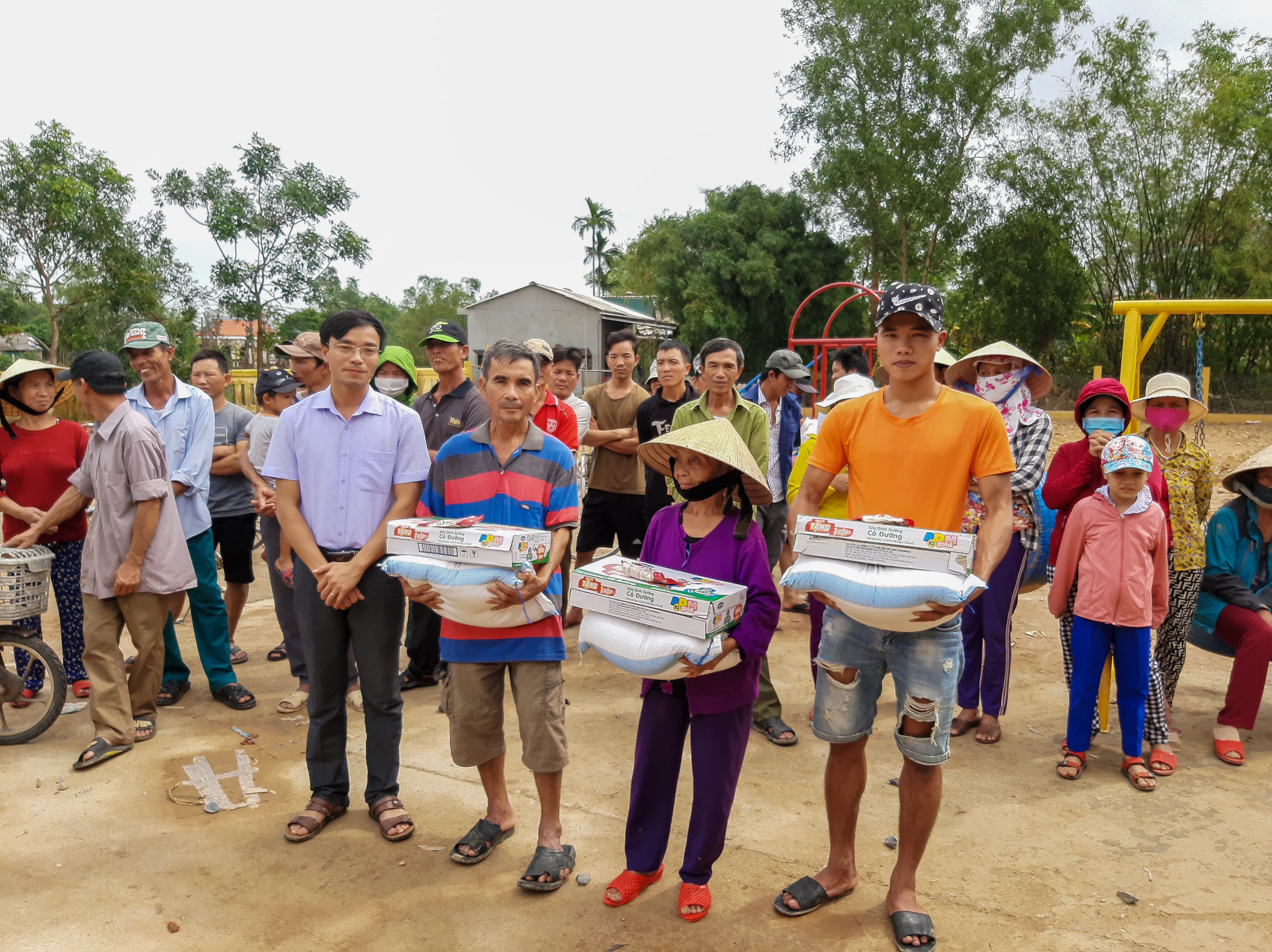 Trường THPT Trần Hưng Đạo (Quỳnh Phụ, Thái Bình) chia sẻ với đồng bào vùng lũ miền Trung