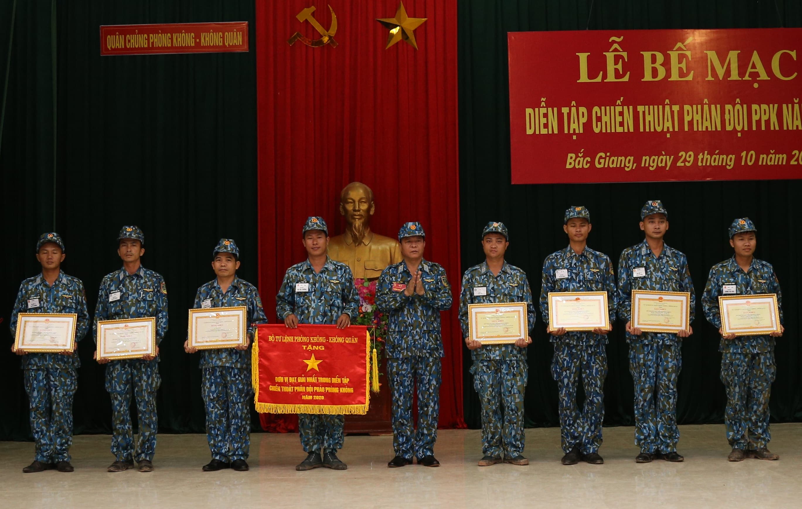 Bế mạc diễn tập chiến thuật phân đội Pháo Phòng không
