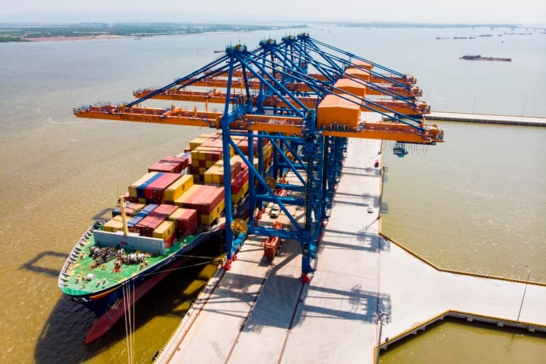 Việt Nam xuất siêu 18,22 tỷ USD trong 10 tháng