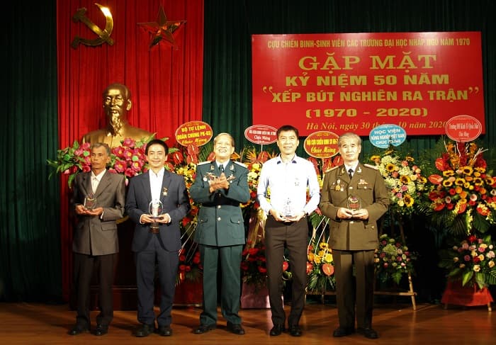 Gặp mặt kỷ niệm 50 năm ngày “xếp bút nghiên ra trận”