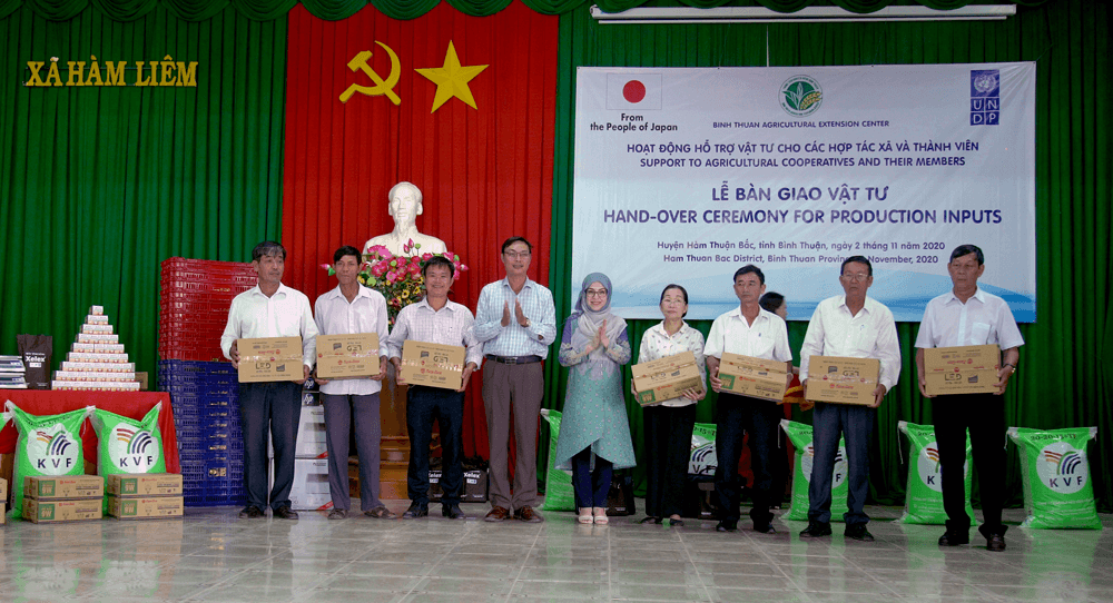 Hỗ trợ nông dân nghèo bị ảnh hưởng do dịch Covid-19