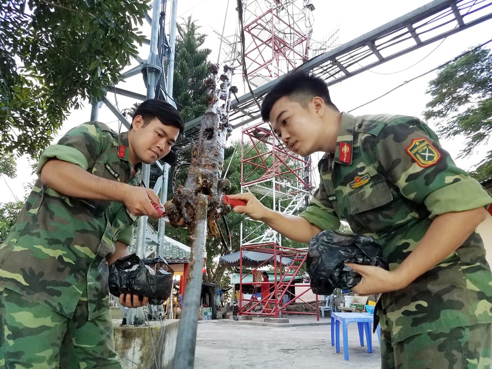 Bảo quản, bảo dưỡng tốt vũ khí trang bị trong mùa mưa, bão