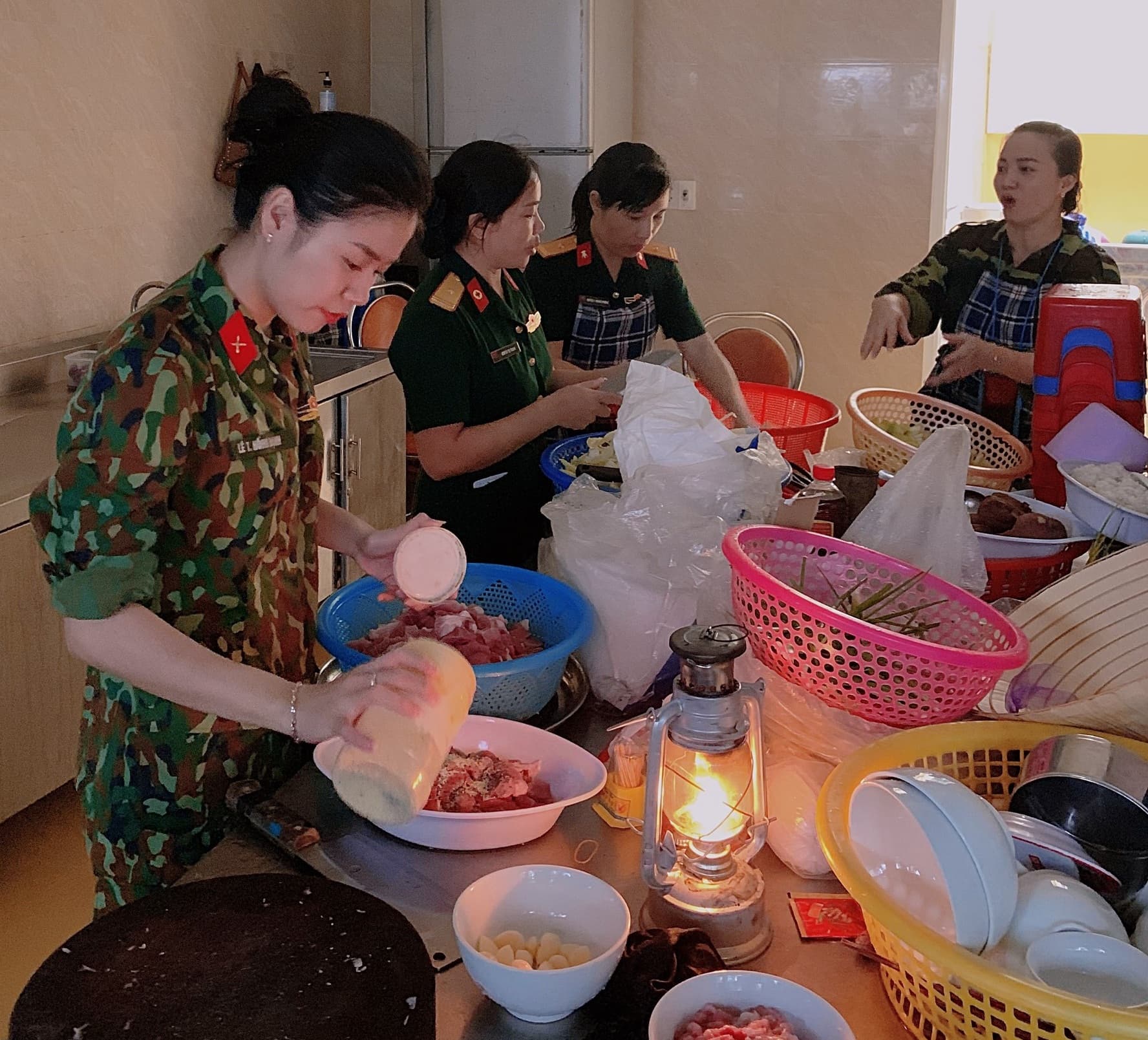 Sẻ chia với đồng bào vùng lũ
