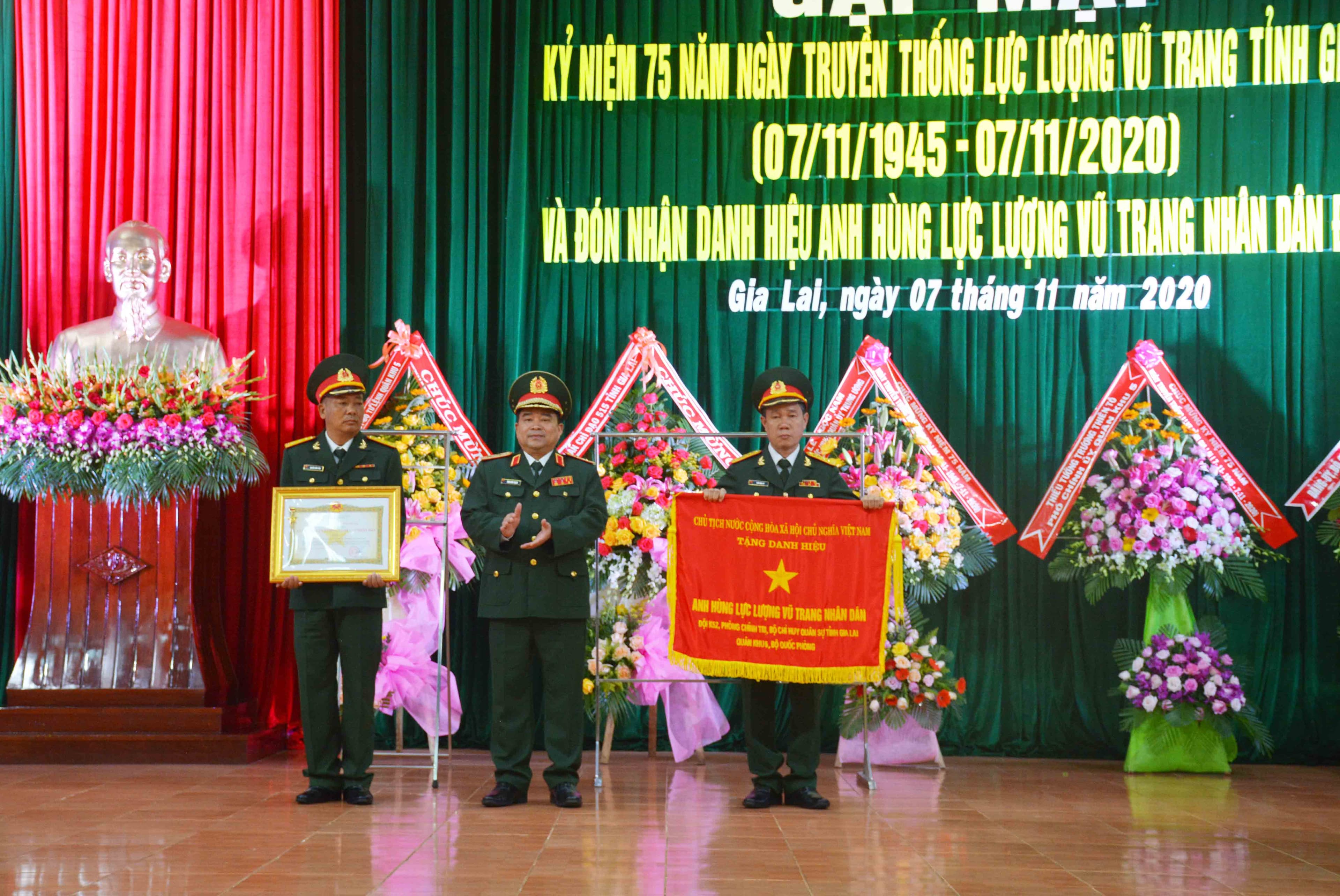 Gặp mặt kỷ niệm 75 năm Ngày truyền thống lực lượng vũ trang tỉnh Gia Lai