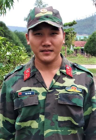 Trả điện thoại cho người đánh rơi