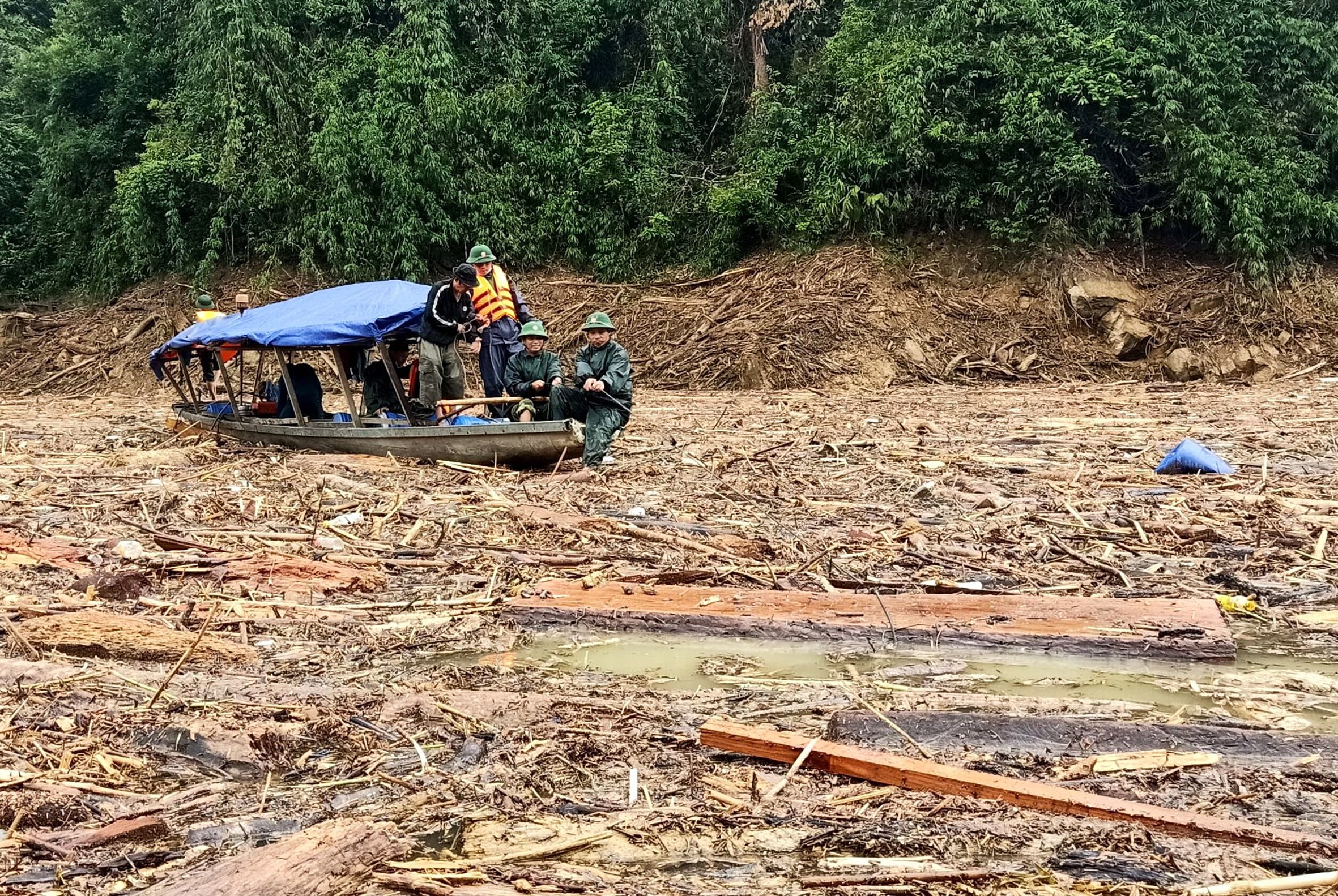 Những "chiến binh" trên dòng Leng