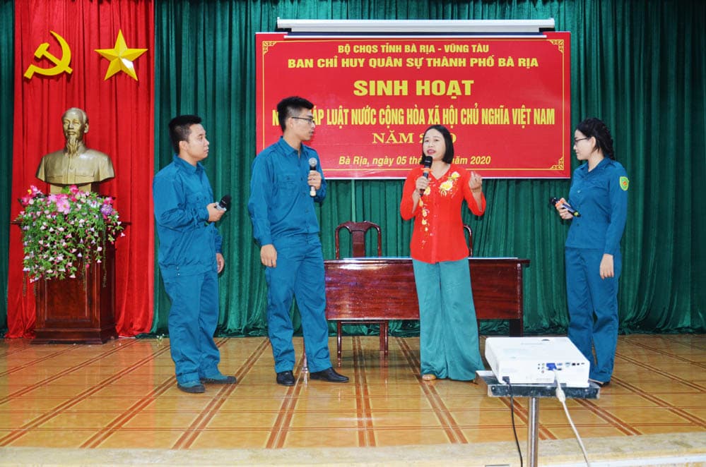 Sinh động, hấp dẫn Ngày pháp luật