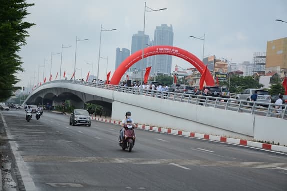 Những cầu vượt “xóa” điểm đen ùn tắc giao thông