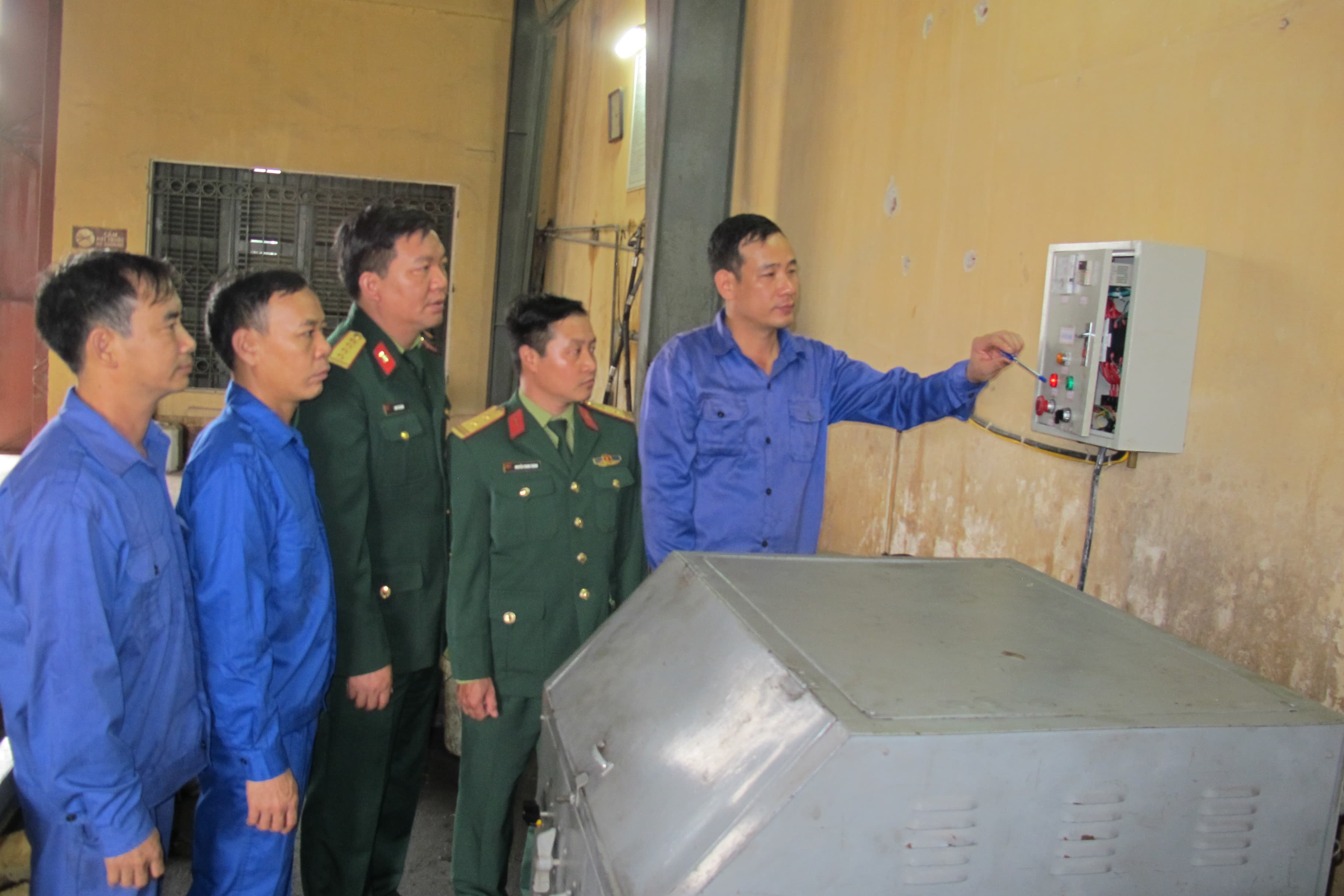 Điều chỉnh nhiệt độ dầu niêm động cơ, cụm máy