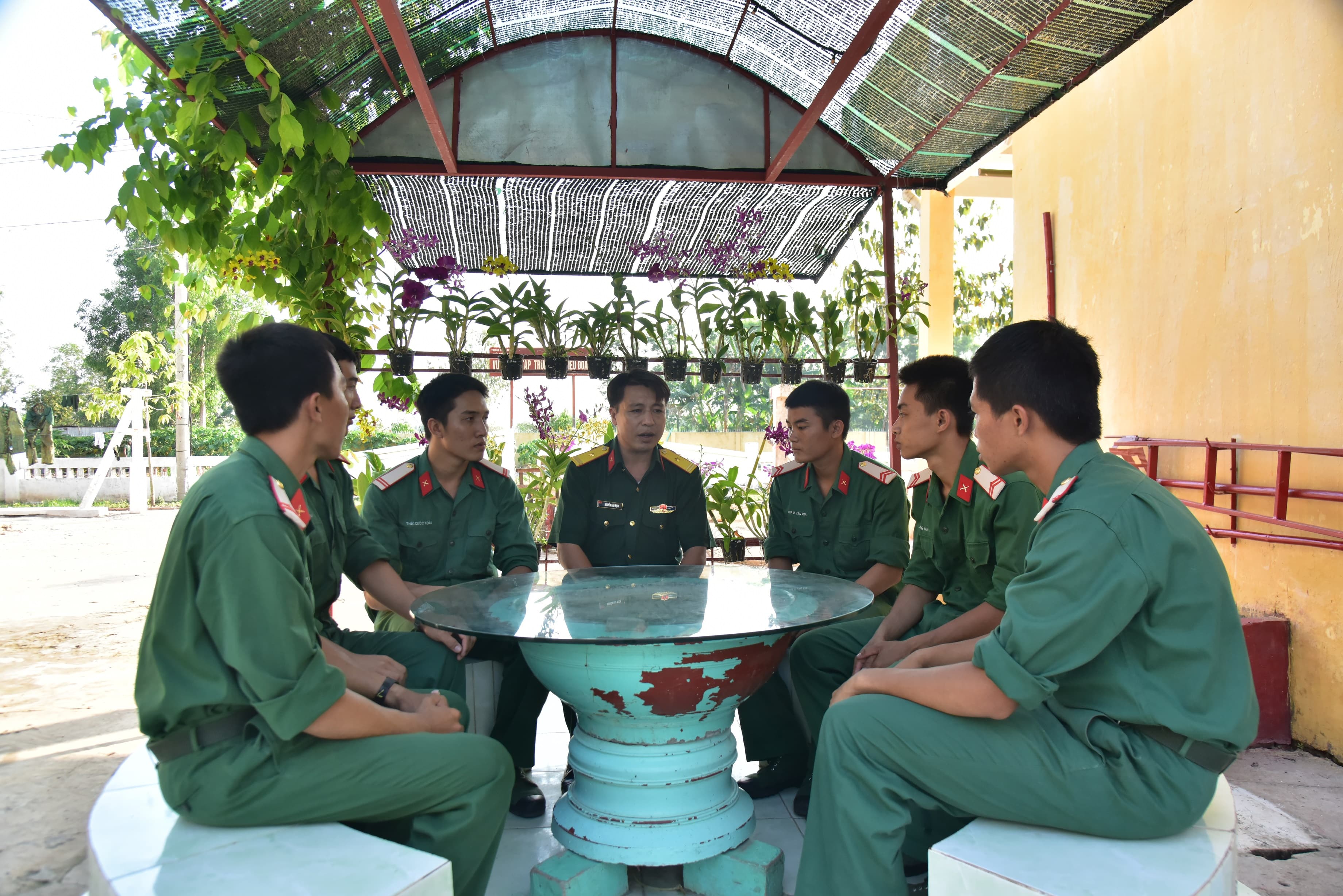 Khi cán - binh gần gũi sẻ chia