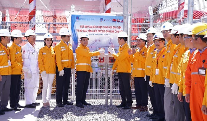 PV GAS đón nhận dòng khí đầu tiên từ mỏ Sao Vàng đến đường ống Nam Côn Sơn 2