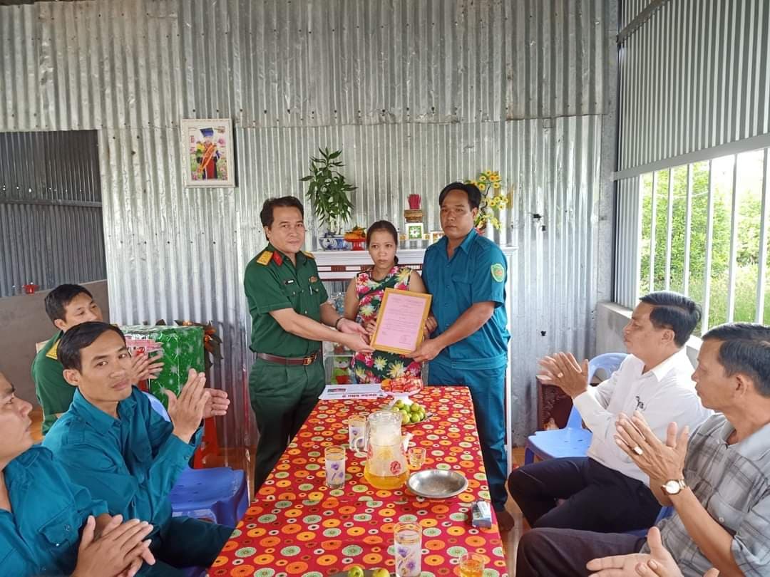 Nghĩa tình “Mái ấm dân quân”