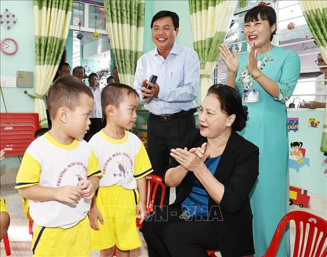 Chủ tịch Quốc hội Nguyễn Thị Kim Ngân làm việc tại tỉnh Cà Mau