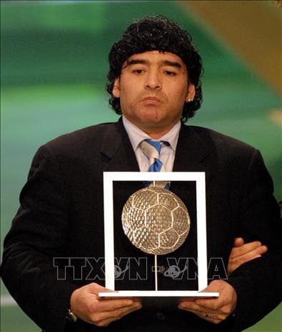 Huyền thoại bóng đá Diego Maradona qua đời